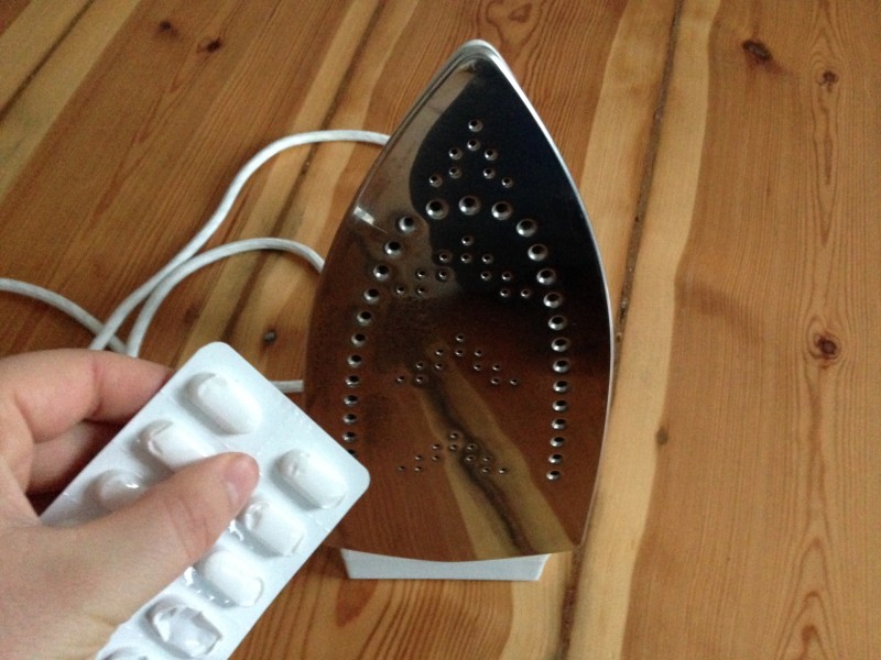 Remove Stains From The Iron-14 life Hacks