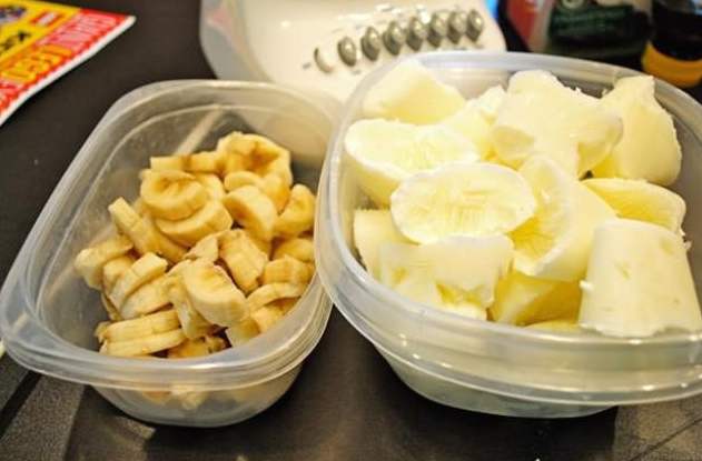 Lifehacks for your ice cube trays: They can be used not only for ice cream, but also for chocolate and other things.