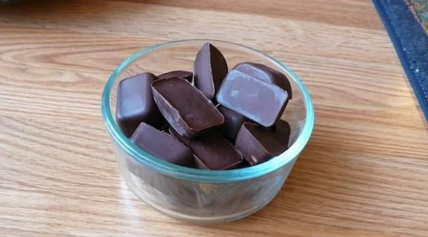 Lifehacks for your ice cube trays: They can be used not only for ice cream, but also for chocolate and other things.