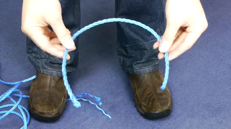 Extremely practical  how to cut a rope without a knife.