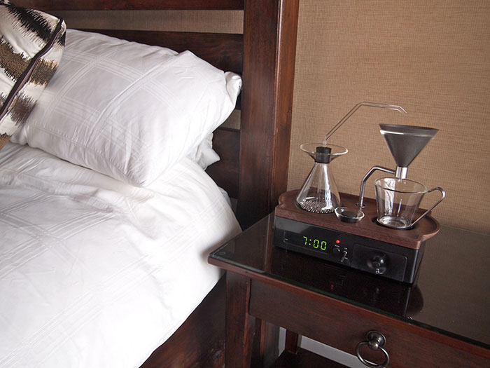 Gotta have it Alarm clock that wakes you up with a freshly brewed coffee