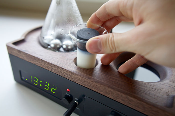 Gotta have it Alarm clock that wakes you up with a freshly brewed coffee