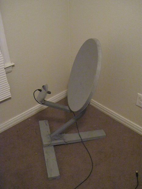 Reinforce WLAN signal with satellite dish from CD and satellite dish.