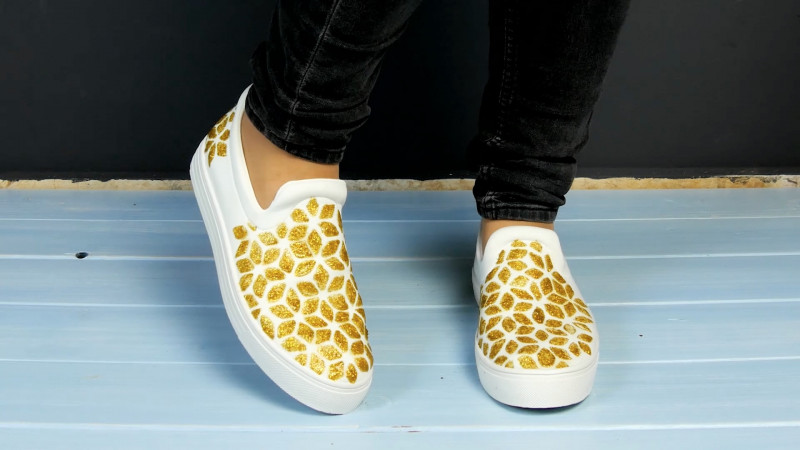 Spice up your shoes 5 DIY ideas to beautify your shoes.